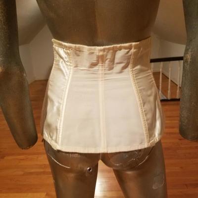 Vtg Lady Marlene lace/nylon Waist garter