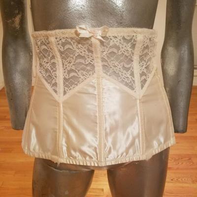 Vtg Lady Marlene lace/nylon Waist garter