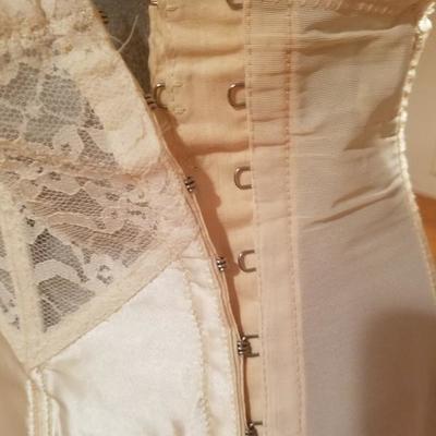 Vtg Lady Marlene lace/nylon Waist garter