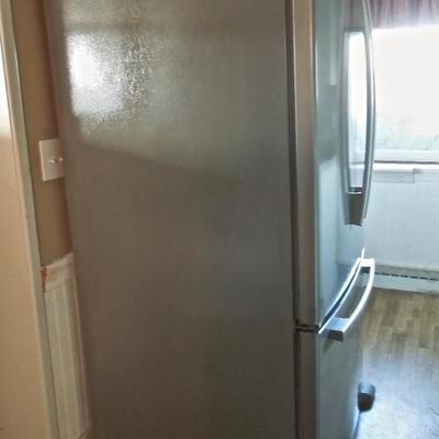 Lot 69 Whirlpool Gold 25 cu ft. French Door Bottom Freezer Refrigerator