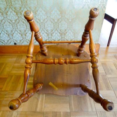 Lot 76 Vintage Kincaid 2 Leaf Oak Table with 8 Matching Chairs