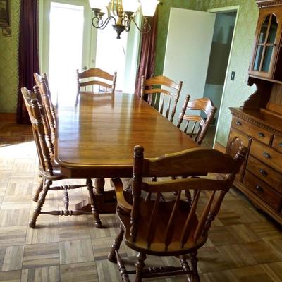 Lot 76 Vintage Kincaid 2 Leaf Oak Table with 8 Matching Chairs