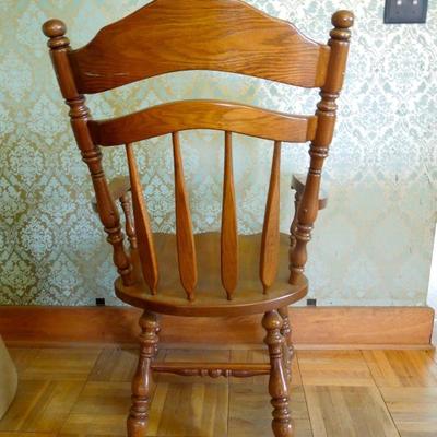 Lot 76 Vintage Kincaid 2 Leaf Oak Table with 8 Matching Chairs