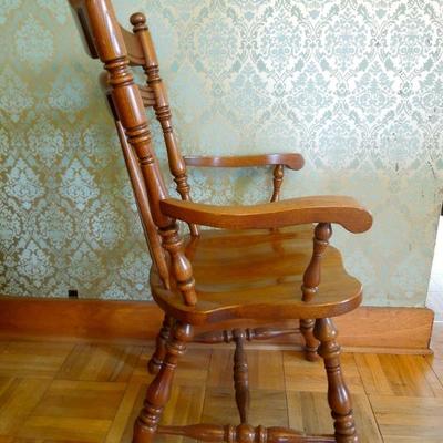Lot 76 Vintage Kincaid 2 Leaf Oak Table with 8 Matching Chairs