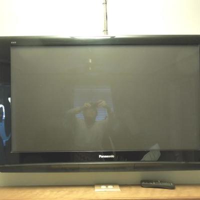 Lot 68  46" Flat Screen Panasonic Viera Plasm TV with Remote