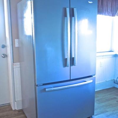 Lot 69 Whirlpool Gold 25 cu ft. French Door Bottom Freezer Refrigerator