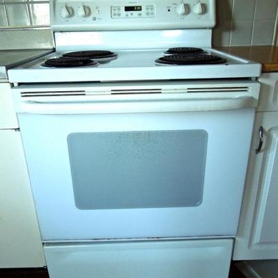 Lot 70 GE Profile Spectra Electric Range White