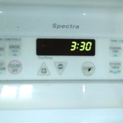 Lot 70 GE Profile Spectra Electric Range White