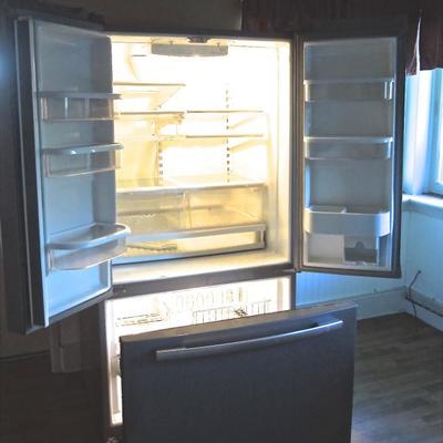 Lot 69 Whirlpool Gold 25 cu ft. French Door Bottom Freezer Refrigerator