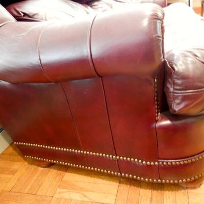 Lot 31 Burgundy Broyhill Leather Sofa