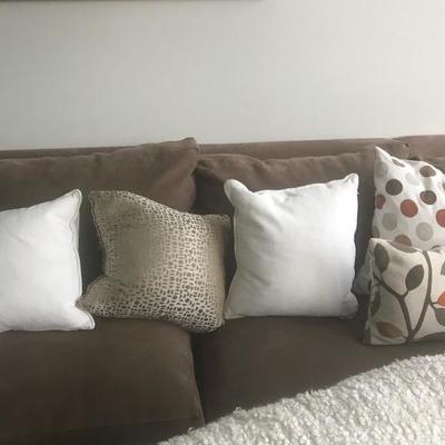 A Set Of 5 Decor Pillows  