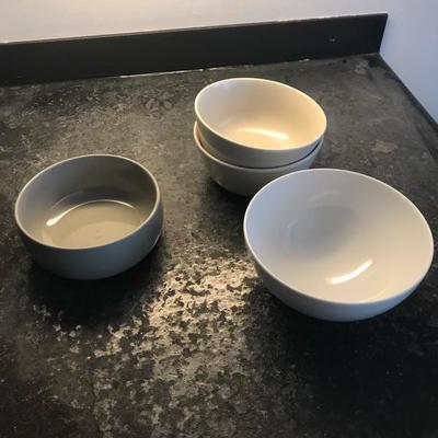 A set of 6 deep kitchen dishwasher 