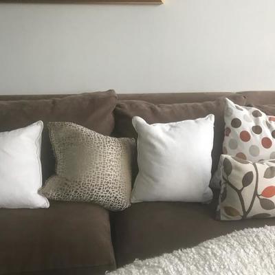 A Set Of 5 Decor Pillows  