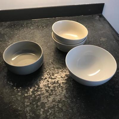 A set of 6 deep kitchen dishwasher 
