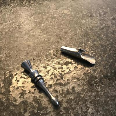 Two Vine bottle sealer closers
