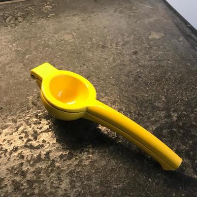 Kitchen Lemons fruit squeezer 