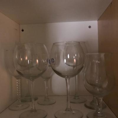 8 Different Vine Glases 