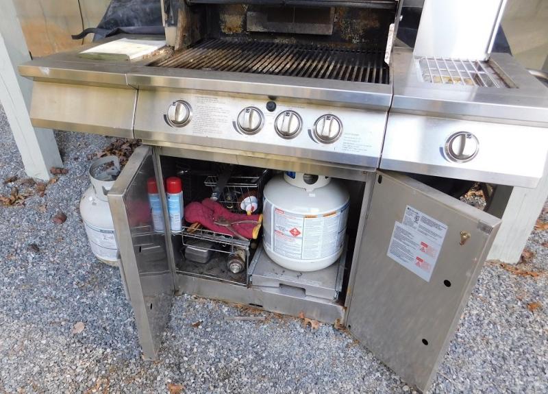 Jenn Air Stainless Gas Outdoor Grill with Side Burner and Two