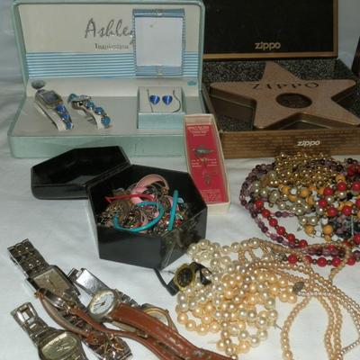 Mixed Lot of Costume Jewelry - Lot 109