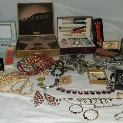 Mixed Lot of Costume Jewelry - Lot 109