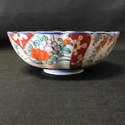 Japanese Imari Palette Scalloped Edge Bowl