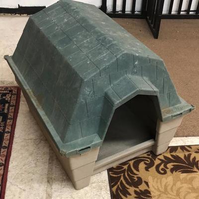 Medium Sized Dog House Plastic 