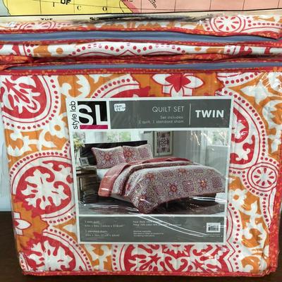 Style Lab Quilt Set Twin Size Brand New 