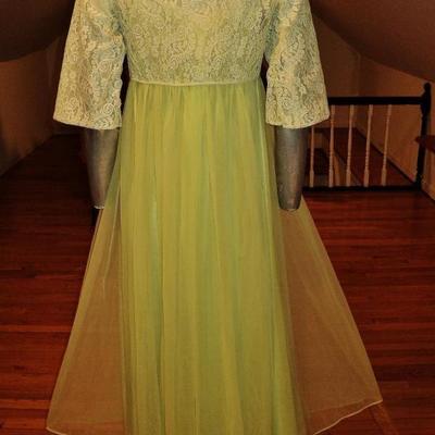 Vintage 1950's moss green nylon Peignoir set with lace Stunning