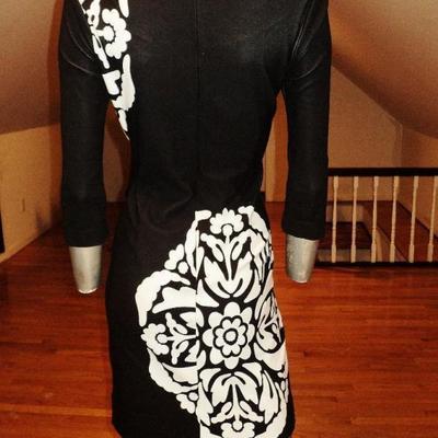 Black & White fitted color block knit dress floral bizantine design