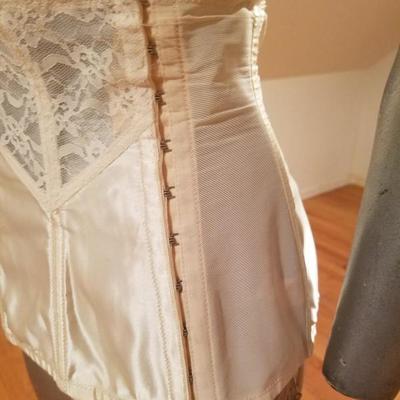Vtg Lady Marlene lace/nylon Waist garter