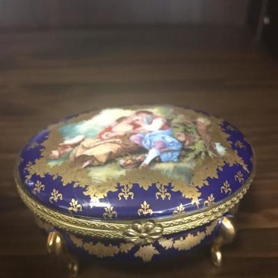 Porcelain Footed Trinket Box ROYAL SEVRES FRANCE  (Item #157)