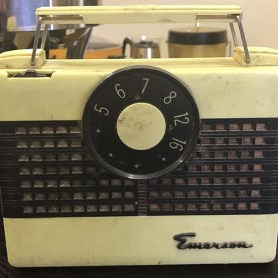 Vintage Emerson Radio (Item #135)