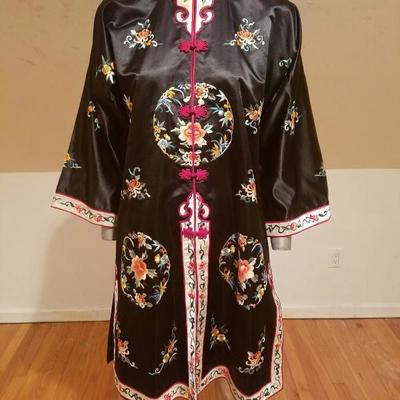 Vintage 1930's early 40's incredible hand embroidered silk Chinese Kimono coat