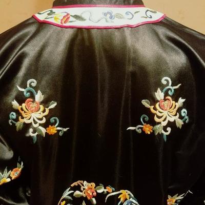 Vintage 1930's early 40's incredible hand embroidered silk Chinese Kimono coat