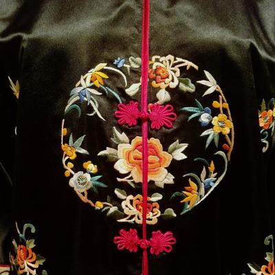 Vintage 1930's early 40's incredible hand embroidered silk Chinese Kimono coat