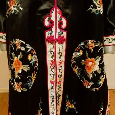 Vintage 1930's early 40's incredible hand embroidered silk Chinese Kimono coat