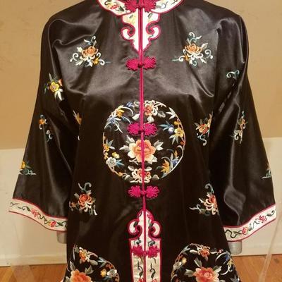 Vintage 1930's early 40's incredible hand embroidered silk Chinese Kimono coat