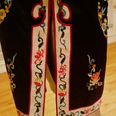 Vintage 1930's early 40's incredible hand embroidered silk Chinese Kimono coat