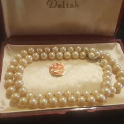 Vintage Deltah Pearls in Box