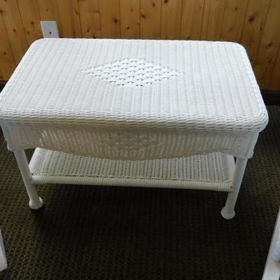 3 pc  Plastic Wicker Pato Set with Side Table, Two Rockers, and Cushions