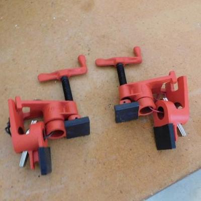 Set of Two Pipe Clamps for 1/2