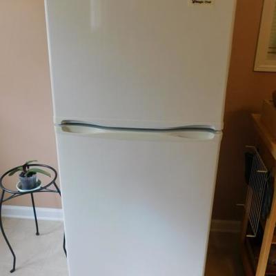 Magic Chef Apartment Size Refrigerator/Freezer 25