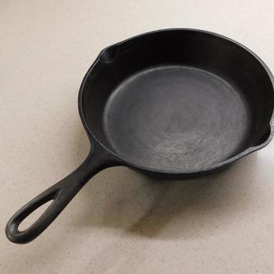 #5 Cast Iron Skillet with Fire Ring