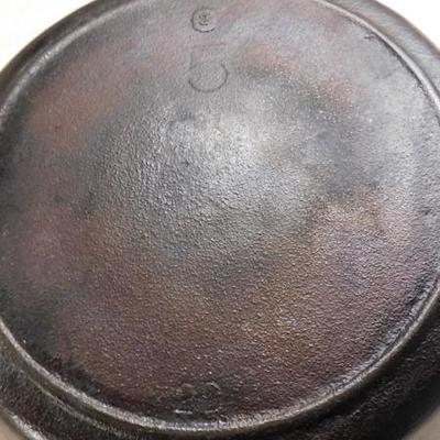 #5 Cast Iron Skillet with Fire Ring