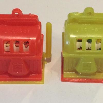 4 Queens Casino Las Vegas Vintage working slot machine charms