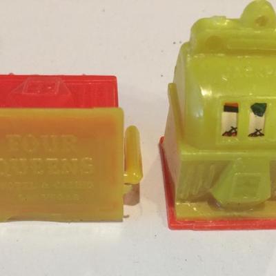 4 Queens Casino Las Vegas Vintage working slot machine charms