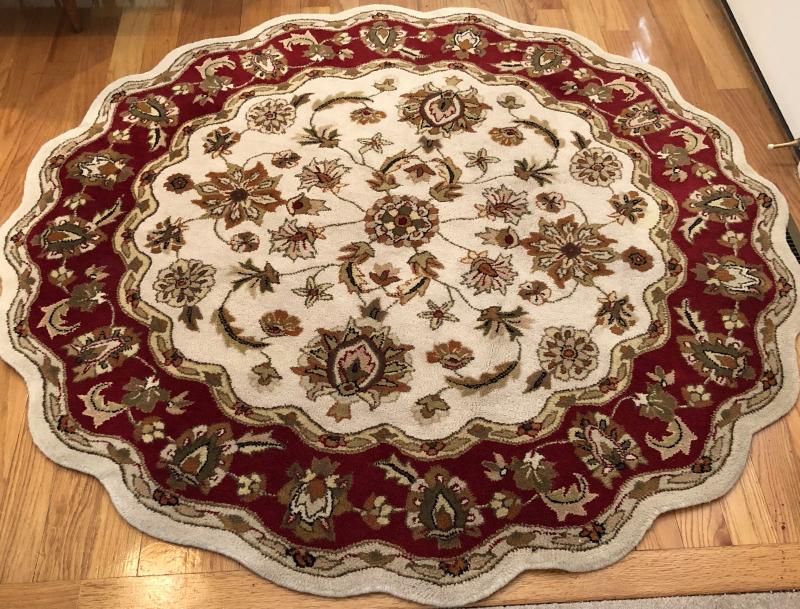 Round Scalloped Edge Carpet Rug 68"