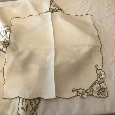 Cut-Out Lace Ecru Table Cloth & Napkins 