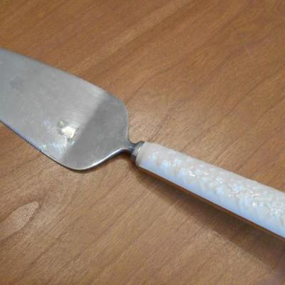 Lenox Cake Server | EstateSales.org
