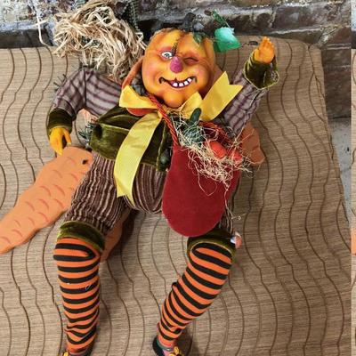 Halloween decor Pumpkin Scarecrow figure & Carrot wall hanging